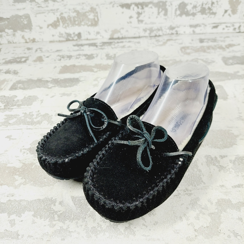 New Minnetonka Black Suede Slip On Lace Top Fur Lining Casual Flat Loafers E56 - Picture 2 of 11